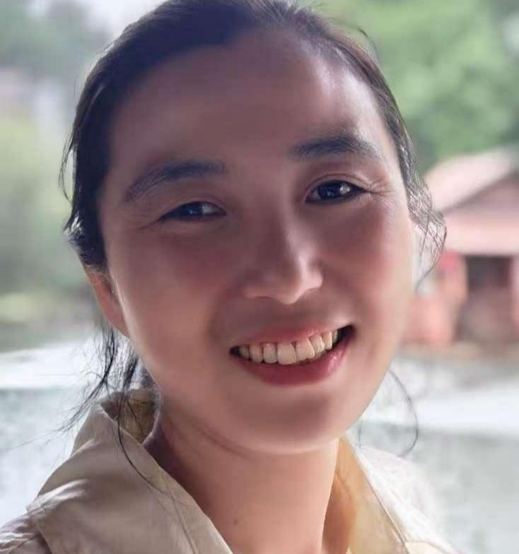 吳婷婷（國(guó)瓷紅葉畫院副秘書長(zhǎng)）